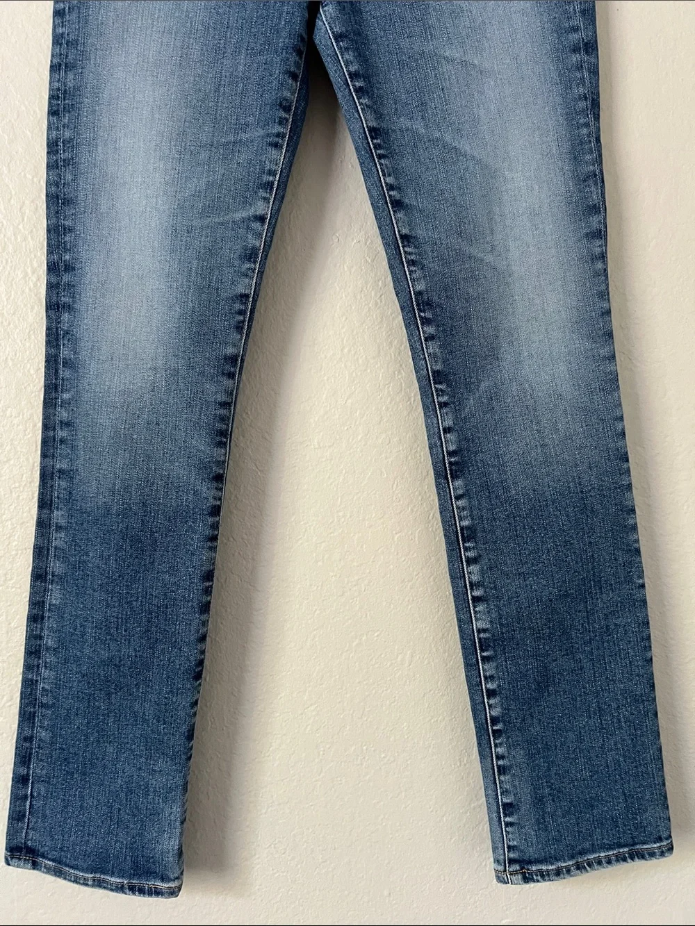 Like New! AG Mari High Rise Straight Leg Jeans in Size 26R